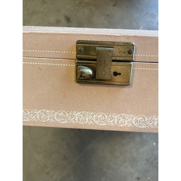 Vintage MCM Light Pink Jewelry Box with Pink Velvet and Satin Interior - Picture 8 of 11